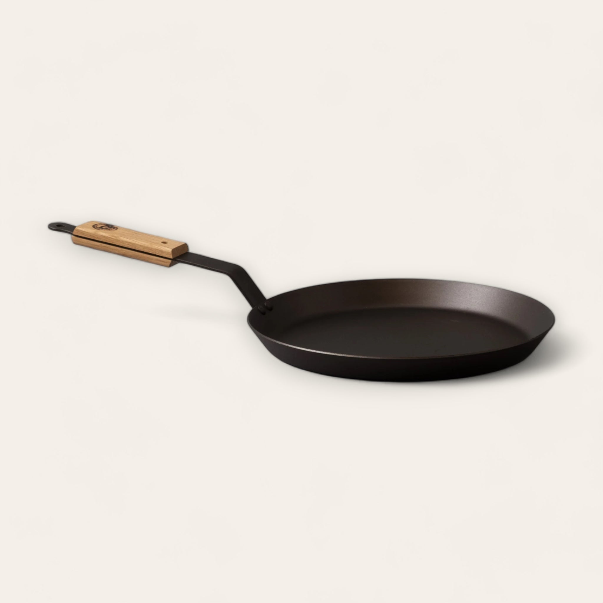 POÊLE À CRÊPES - Fer noir repoussé