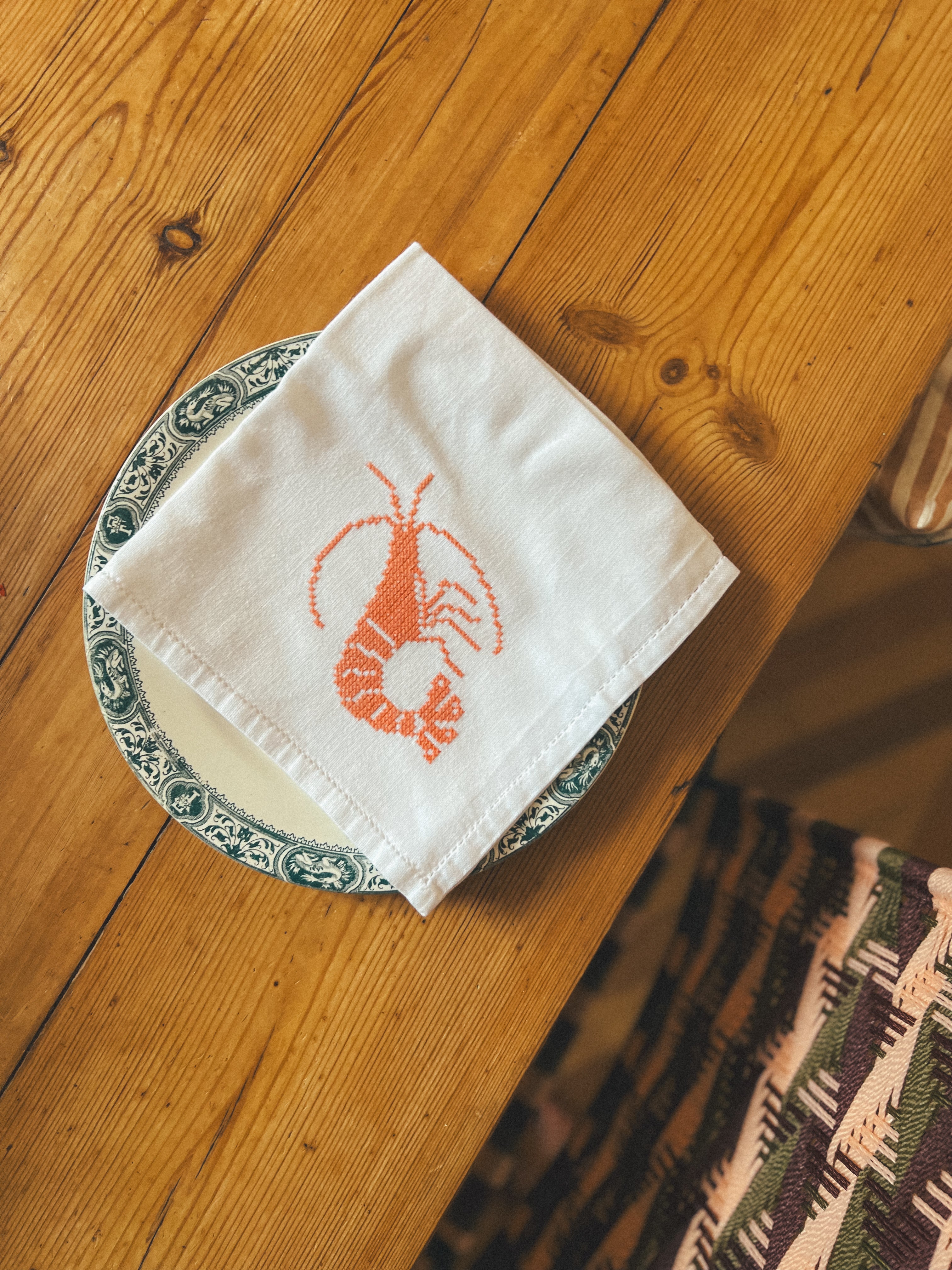 SERVIETTE DE TABLE ANCIENNE BRODÉE - Crevette