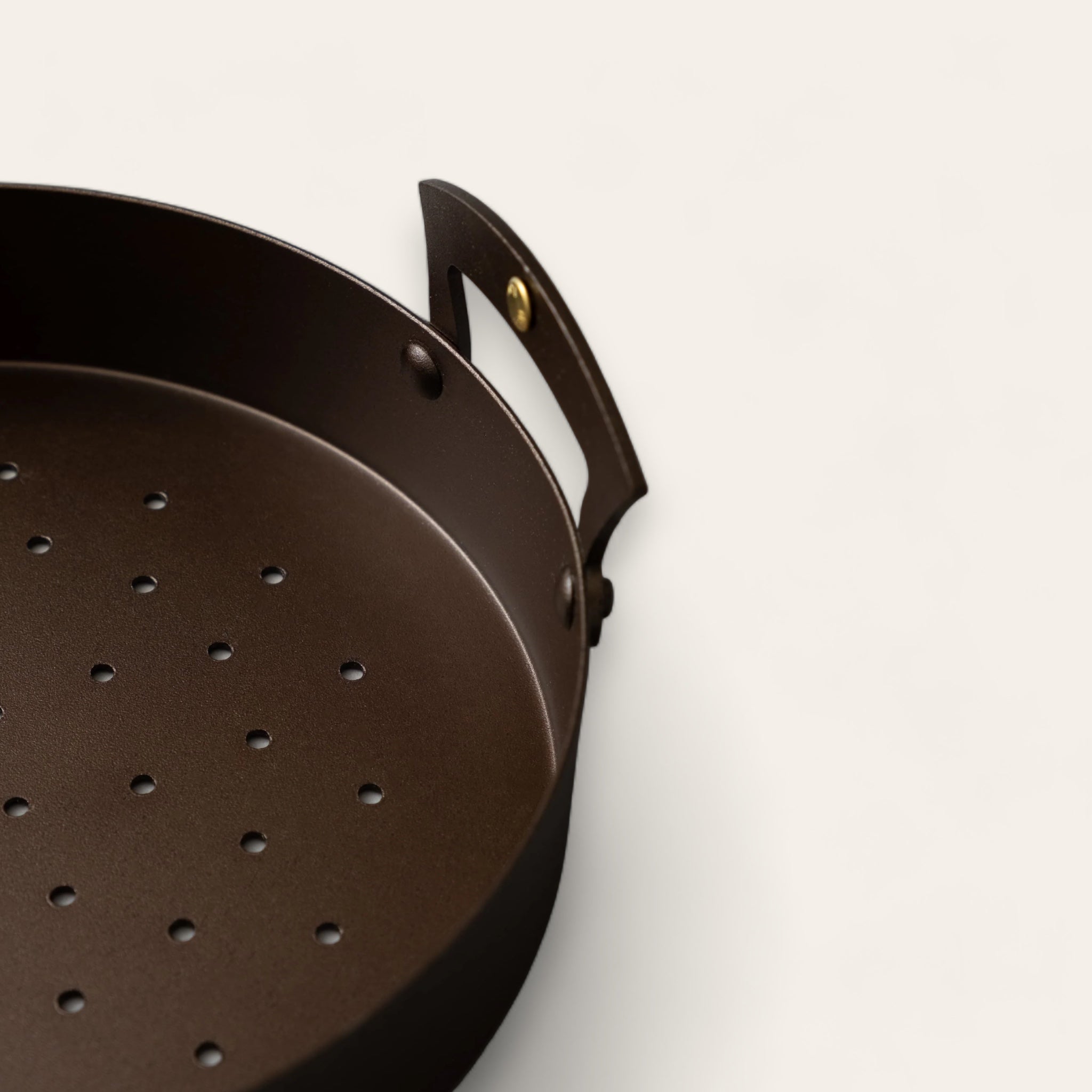POÊLE À MARRONS - Fer noir repoussé