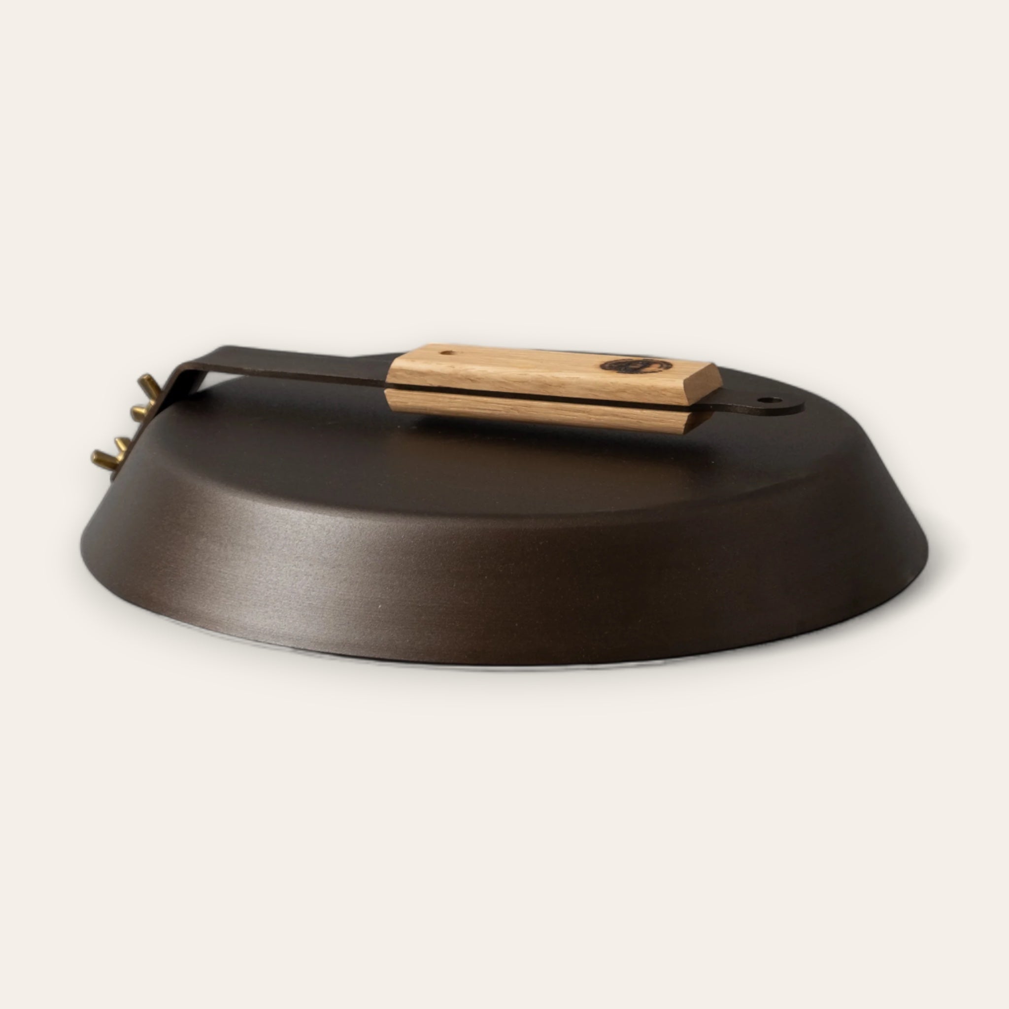 POÊLE DE CAMPING - Fer noir repoussé