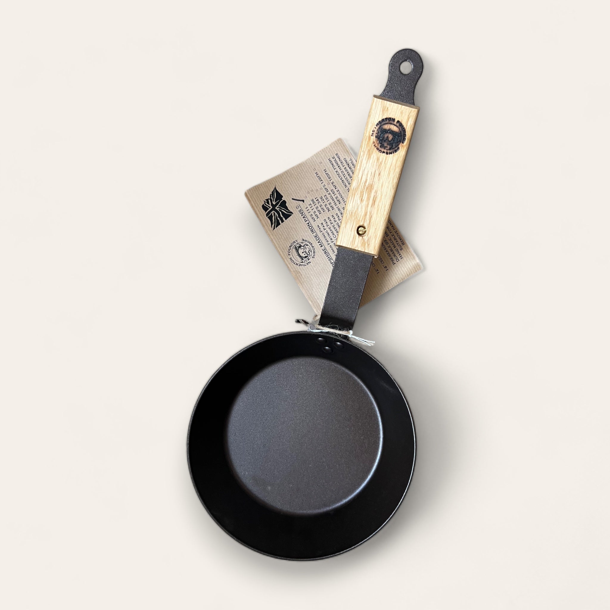 POÊLE RONDE - Fer noir repoussé